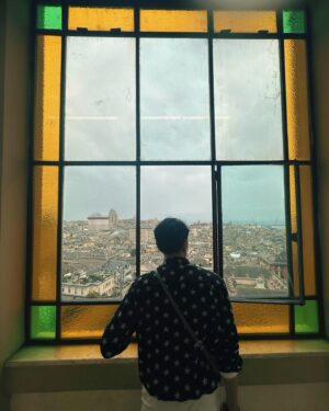 Priscilla Wong Instagram - 我們的六周年快樂🌈
你看，
我仍然多迷戀他的背～