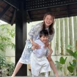 Priscilla Wong Instagram - 跟一位對攝影角度有特別要求的攝影師自拍， 只需半小時的時間， 我頭髮瘋了， 人也瘋了。 我姐姐， 帶着這個小猴子， 你也厲害了。