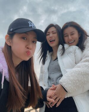 Priscilla Wong Instagram - 那時的她，
悄悄地跟我們分享她肚中的喜悅，
那時的她，
悄悄地跟我們分享她久違演員作品的期待，
在她們身上，
我看到了夢想，
也學懂了，
不需要追着夢想而活，
但可以帶着藏夢的心，
好好過活。