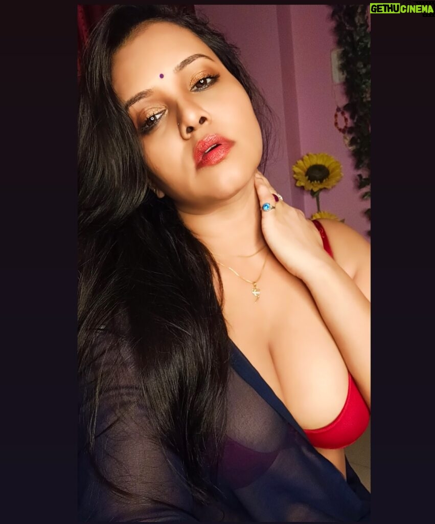 Priya Gamre Instagram - Good night Link in Bio 🔗 #priyagamre