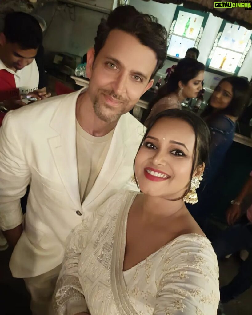 Priya Gamre Instagram - Feeling awesome with @hrithikroshan #priyagamre #actor #actresslife #hrithikroshan #bollywood #hrithik #lovemylife #matchingoutfits