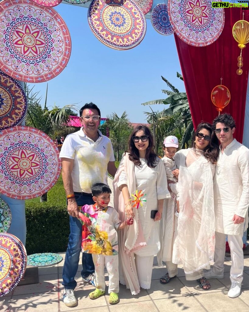 Priyanka Chopra Instagram - Holi was lit. Thank you @tam2cul @sudeepdutt for creating such a warm atmosphere for our family! So much fun. 🤩