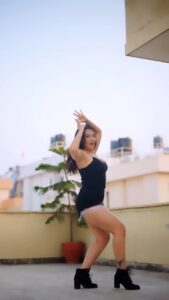Priyanka Karki Instagram - Got a lot of requests for this part of the song! And got another free day so here it is ♥️☺️ #yimmyyimmydance #yimmyyimmy Thank YOU for the video @ayushmandsj 😍😘