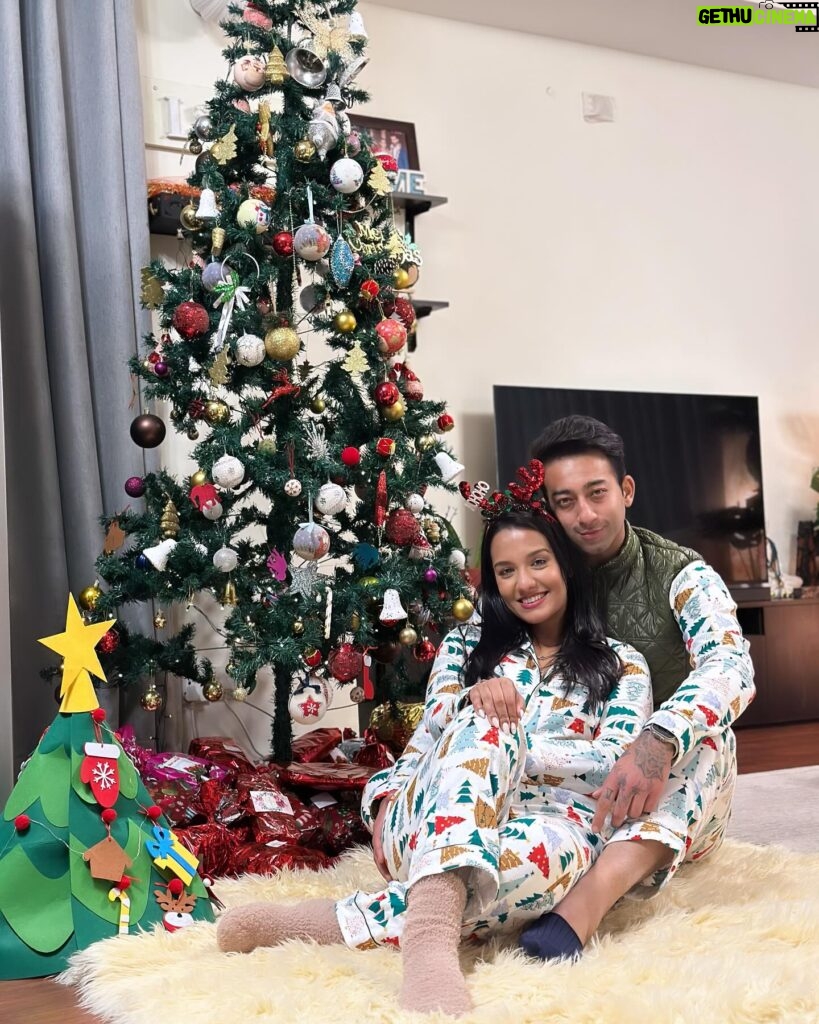 Priyanka Karki Instagram - Our Annual Christmas Dinner at Ayanka Niwas ♥️ What a beautiful night ✨ Thank you for our beautiful matching PJs @hygge_wears 🦋 Vlog out on my Official YouTube Channel 🖤 Link in bio 💜