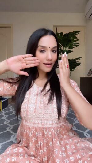 Priyanka Karki Instagram - BOLO NA 😊
Totally inspired by @ranodip_bindassdance ♥️

Loved the song and choreography. Had to try it ☺️

#dance #bolona #12thfail #fyp