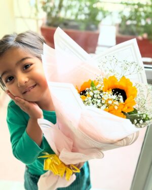 Priyanka Karki Instagram - Beautiful flowers for my beautiful people ♥️☺️
My little HAPPY family 🥰🧿🦋