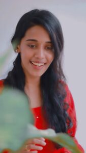 Priyanka N. K. Instagram - What a beautiful melody by @nivas.k.prasanna anna! Originally rendered so beautifully by @abhayjodhpurkar and @saindhavi_prakash akka. . . Keys- @delip_horner Video- @sanjaysooriya . . @joshapp.tamil #priyankank #reels #lovequotes #reelsinstagram #reelitfeelit #reelkarofeelkaro #tamizhsong