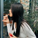 Puff Kuo Instagram - 🫣鏡子🪞自己找💄💋 夏日蜜桃唇🍑 🤣 . . . #guerlain #kisskiss