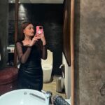 Puteri Aishah Instagram - mirror mirror on the wall… 😛💫