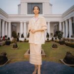 Putri Marino Instagram - Malam Nominasi Festival Film Indonesia 2023 @festivalfilmid Styled by @hagaipakan @saptodjojokartiko Make up @vagueskin Hair @krisna_endi Photo @armanfebryan 🧡🧡🧡