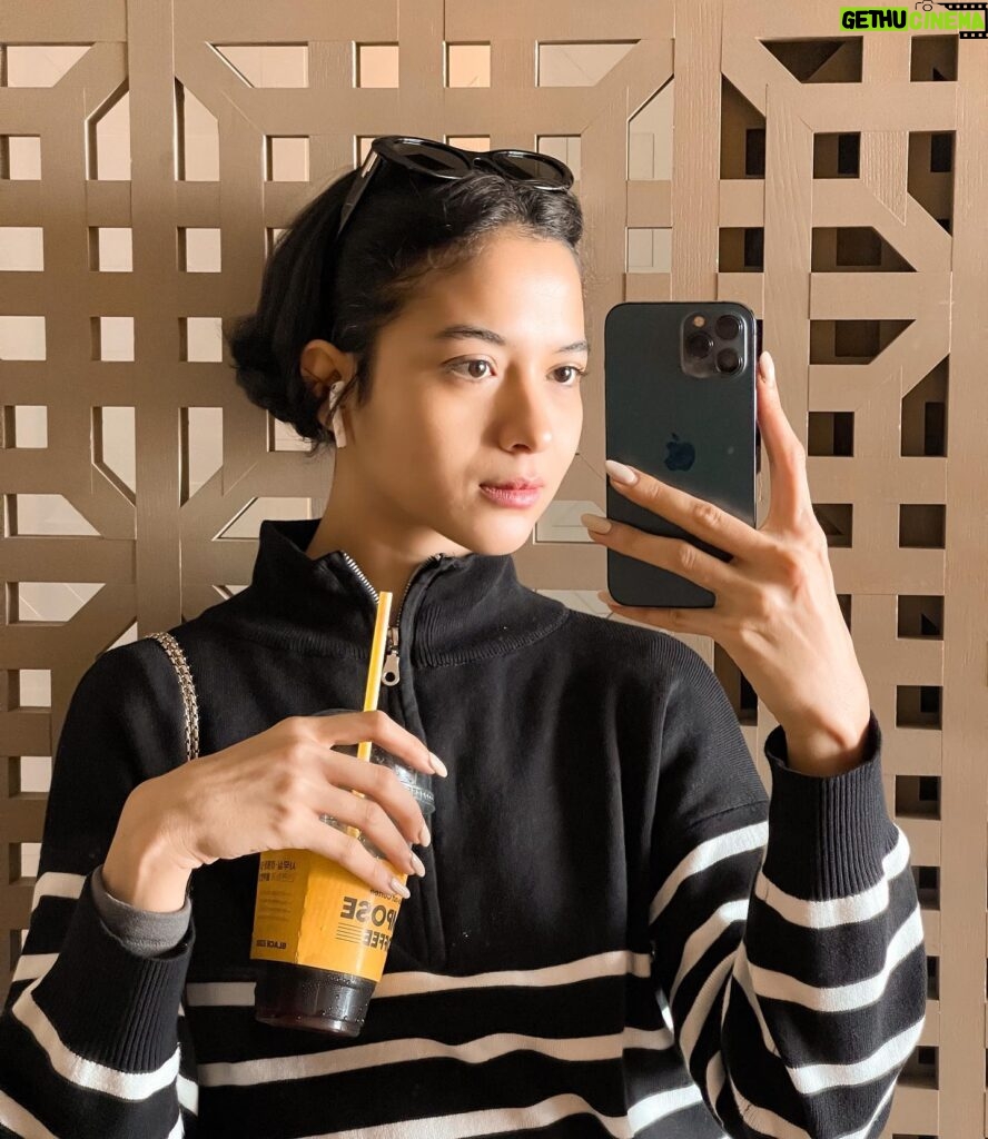 Putri Marino Instagram - Per kaca selfian di Busan.