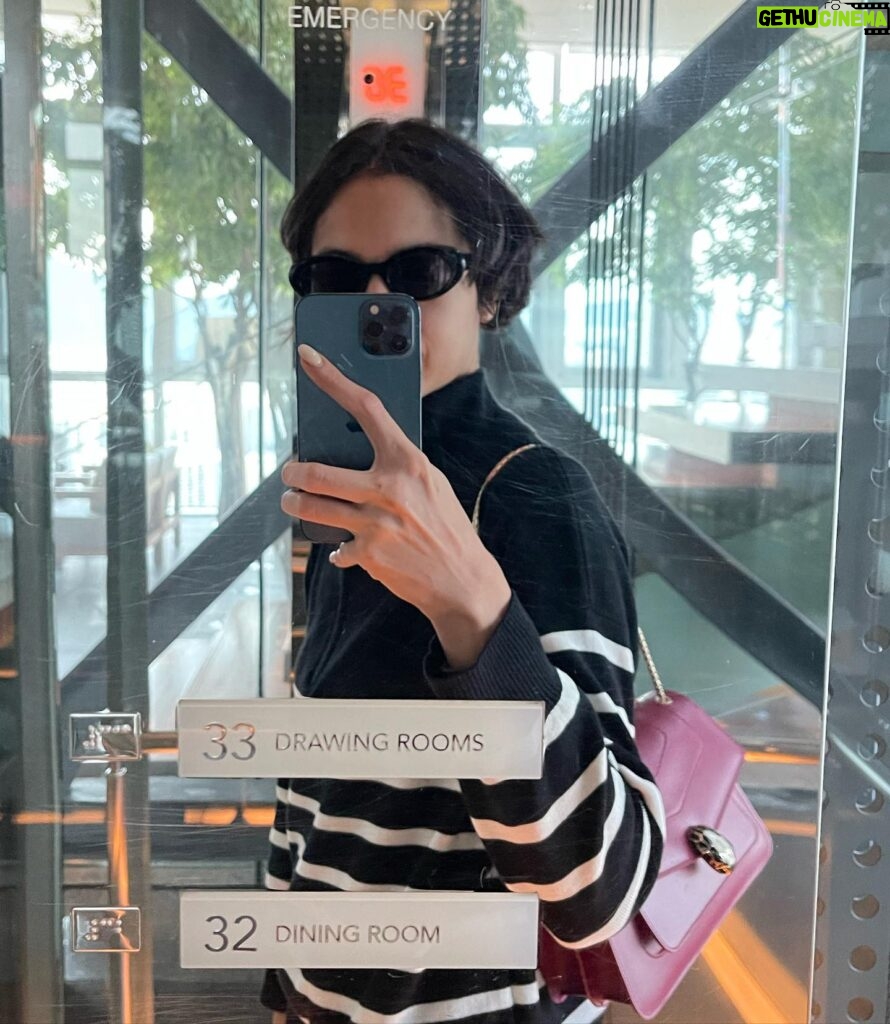 Putri Marino Instagram - Per kaca selfian di Busan.