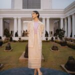 Putri Marino Instagram - Malam Nominasi Festival Film Indonesia 2023 @festivalfilmid Styled by @hagaipakan @saptodjojokartiko Make up @vagueskin Hair @krisna_endi Photo @armanfebryan 🧡🧡🧡