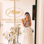 Putri Marino Instagram - Kegiatan sampingan di cannes : selfie di kaca.