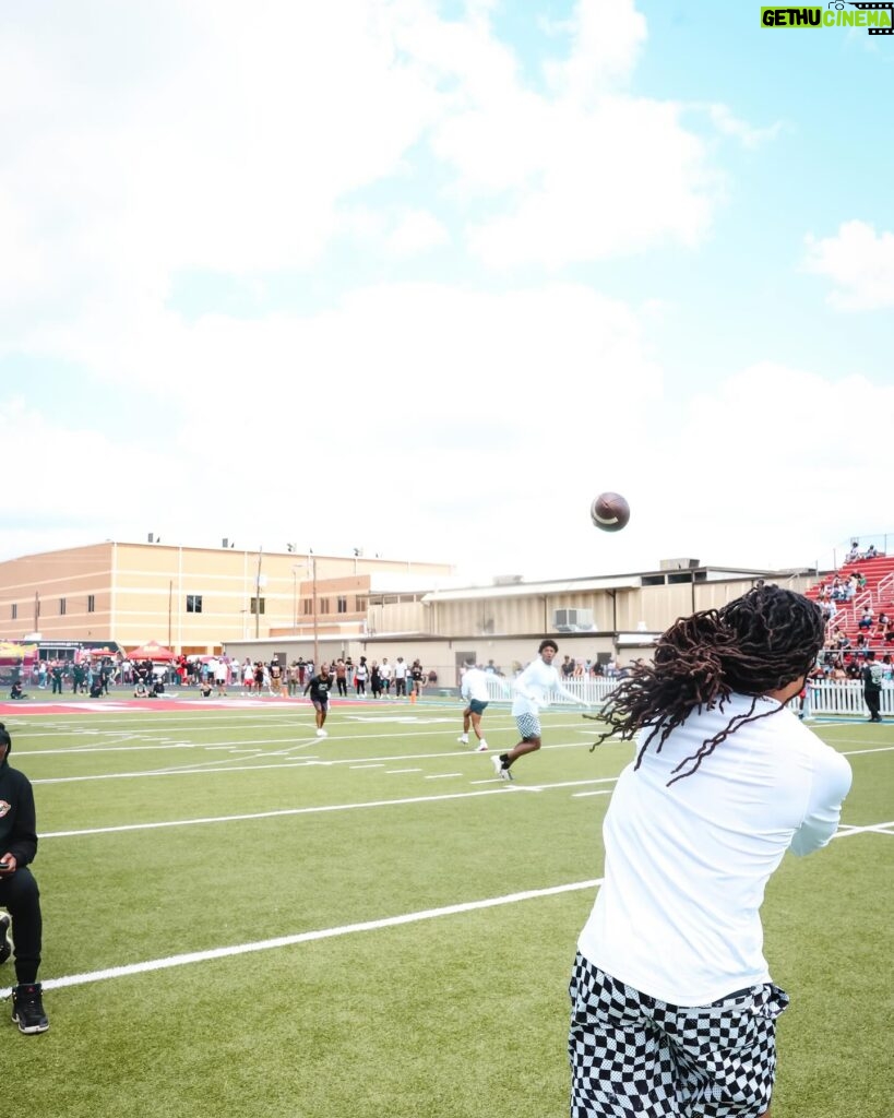 Quavo Instagram - Yr 7 in the books Huncho Day On The NAWF!!! Thanks to all artist, athletes teams & organizations for supporting #Hunchoday and making it bigger and better 🙏🏾🥹 Til Next year @legends @atlhawks @atlantafalcons @whitexcognac @offenderalumniassociation @livefreeusa @cjactionfund @h.o.p.e.hustlers @everytown @rocketfdn @besmartforkids @tender @headcountorg