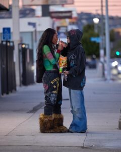 Quen Blackwell Instagram - Quen Blackwell and Odessa A’zion were spotted during a PDA-filled day out on the streets of LA sparking romance rumors with their undeniable chemistry. 📸 @tonyadams