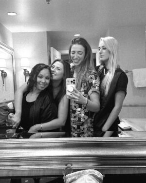 Rachel Ballinger Instagram - Vegas baby 🎲🍸🍾