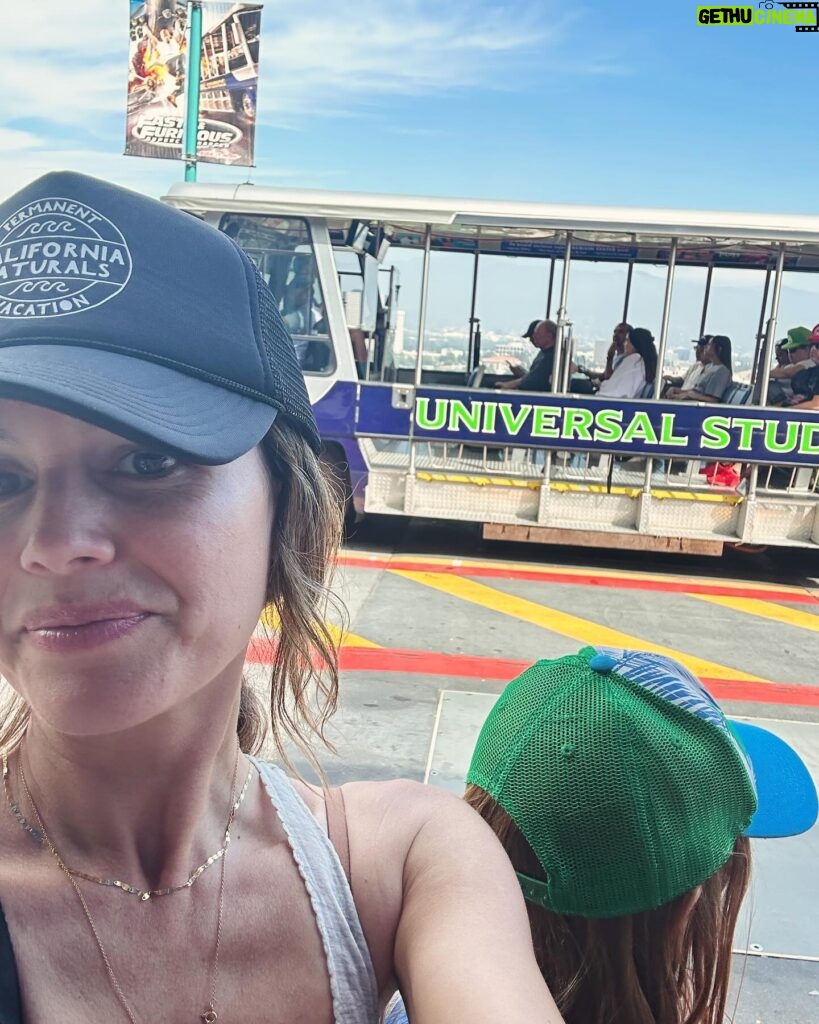 Rachel Bilson Instagram - Thank you @unistudios #atuniversal never miss a tram opportunity! 🤓