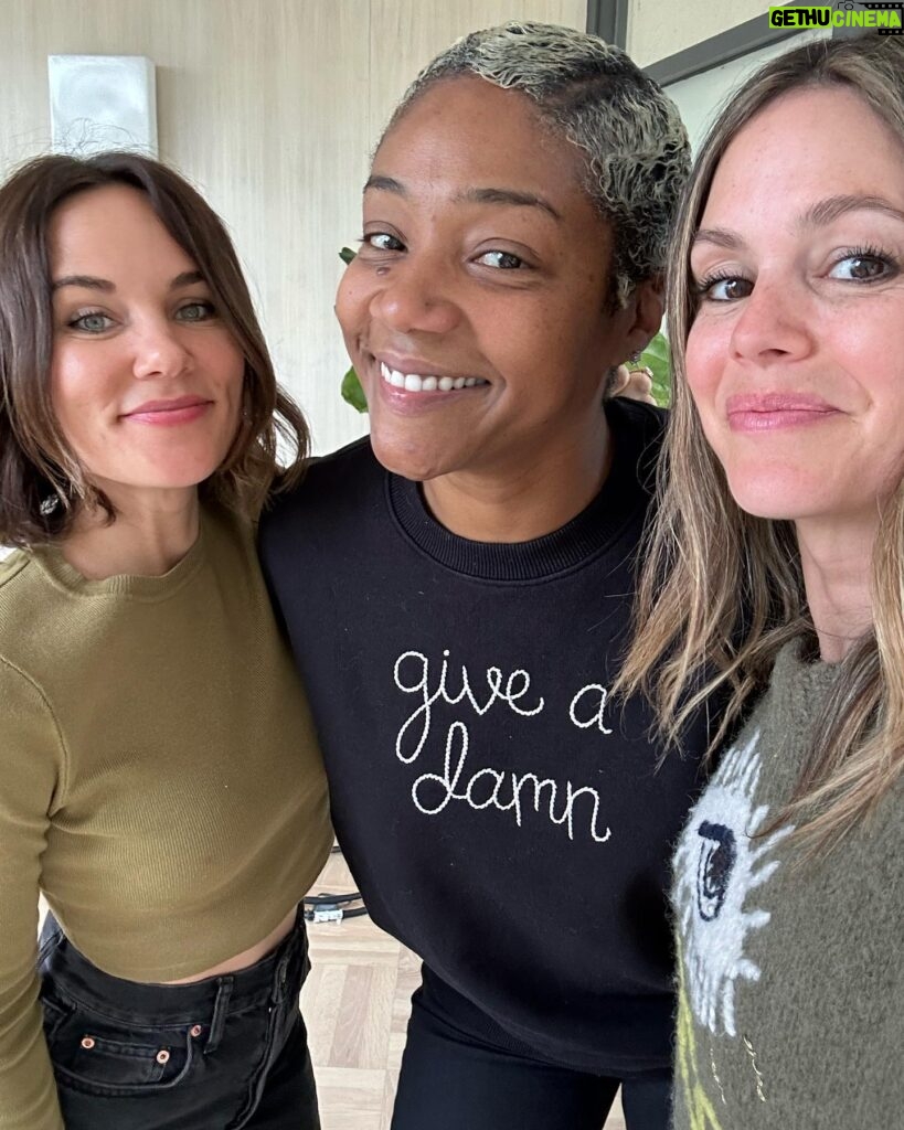 Rachel Bilson Instagram - @broad_ideas_pod today…. @tiffanyhaddish we had the best conversation, definitely didn’t laugh AT ALL. One takeaway…we should all give a damn! Link in bio 🩷