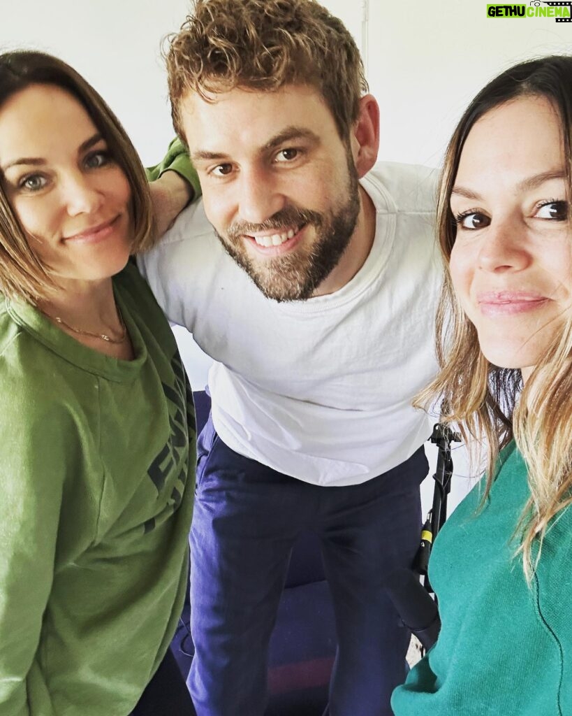 Rachel Bilson Instagram - Our turn! @broad_ideas_pod has @nickviall on today! This is clearly a competition so everyone listen to ours! 😜 link in bio