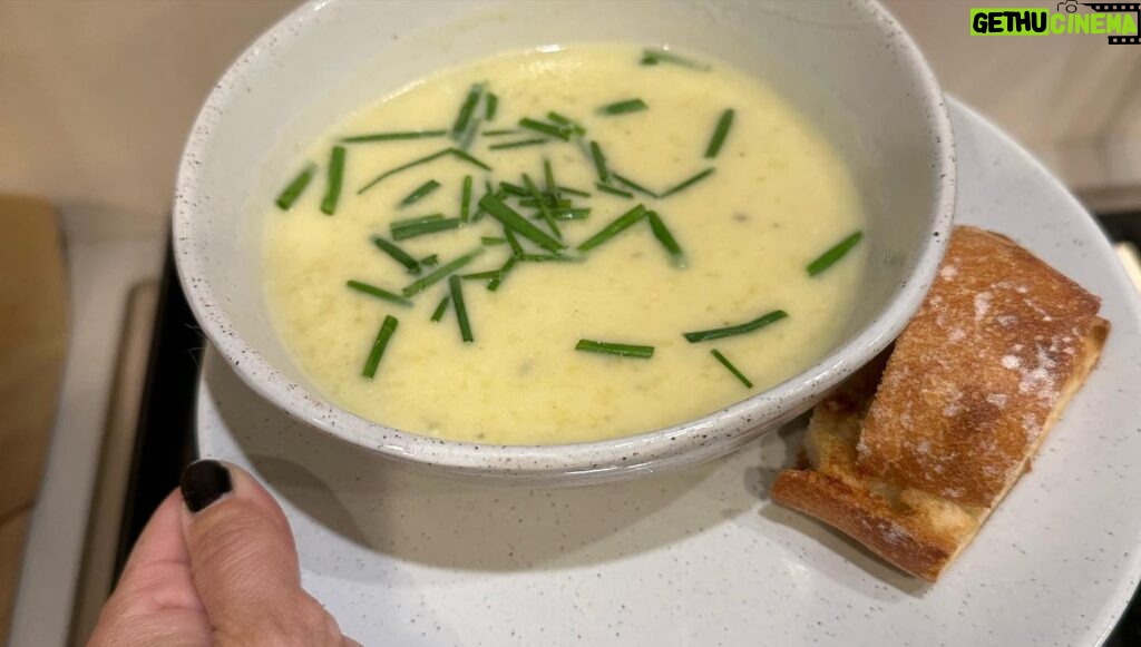 Rachel Bilson Instagram - Potato leek soup #itookaleek