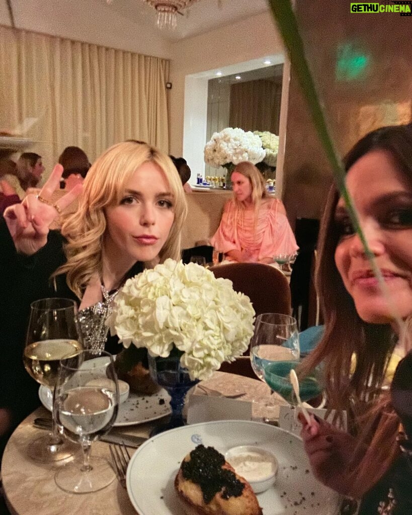 Rachel Bilson Instagram - Such an amazing night with @rodarte, @kateandlauramulleavy and @laprairie also special shout-out to the best blind date ever @kiernanshipka 📸 @photobyjennajones 💗