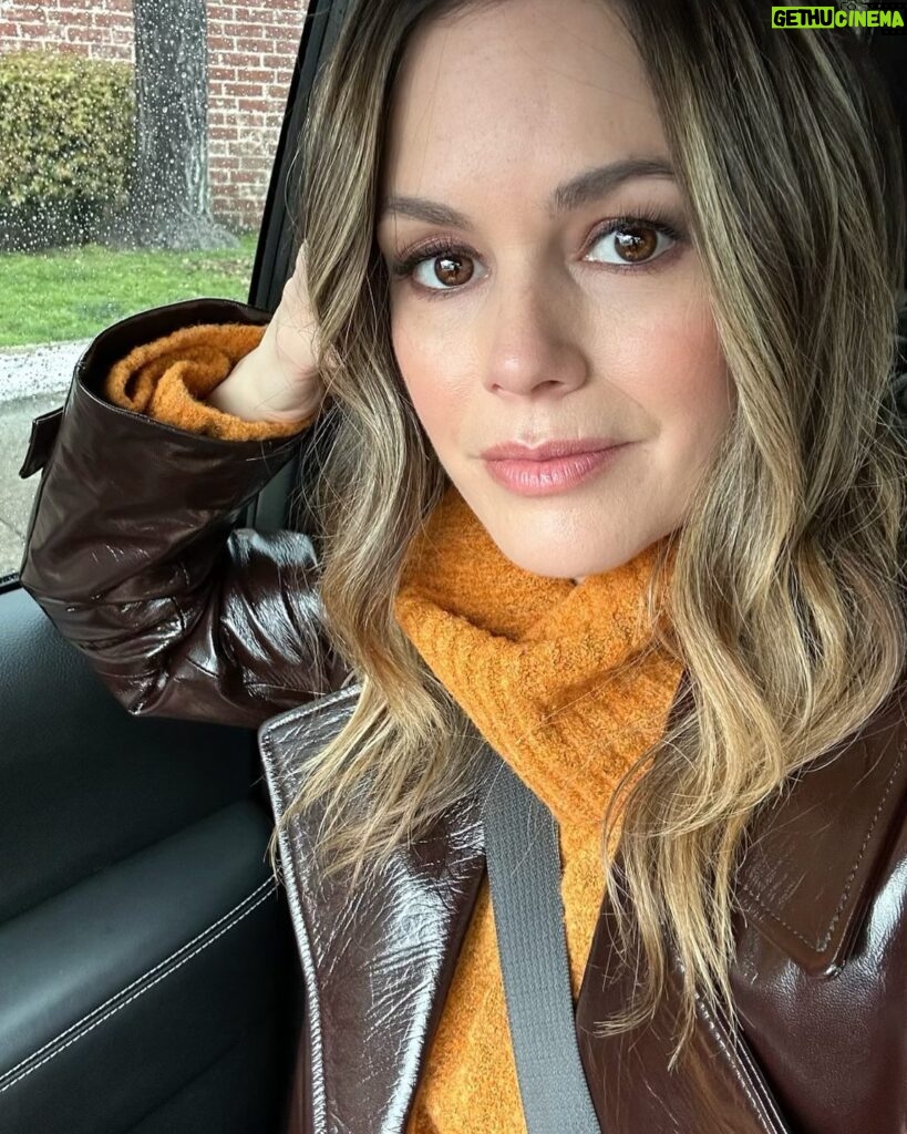 Rachel Bilson Instagram - Extreme close up #safetyfirst @kmannmakeup @michaelduenas @nicolechavezstyle