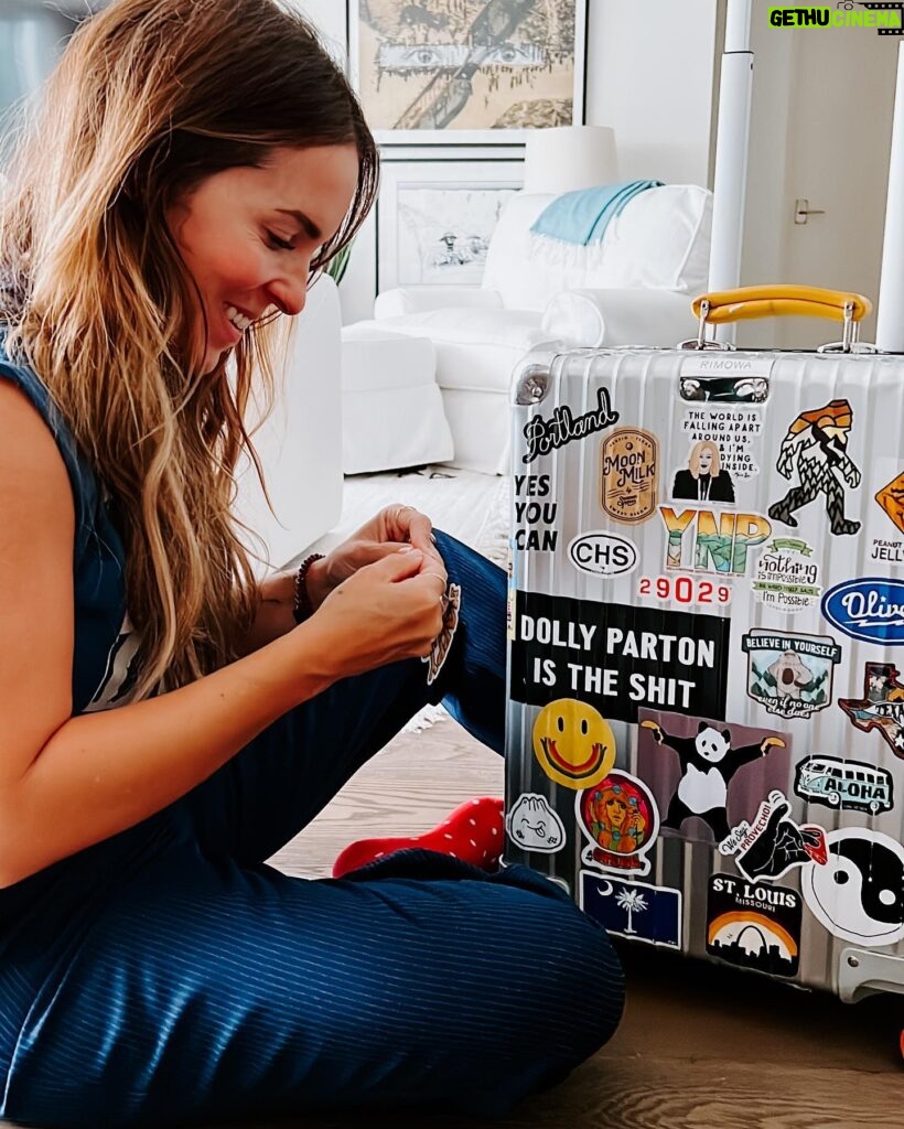 Rachel Hollis Instagram - Adding my tour sticker to my sticker collection made my whole freaking day!! Salt Lake City, I can’t wait to see you tonight! 🥰