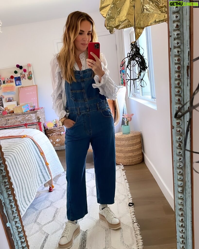 Rachel Hollis Instagram - Every time we record a podcast (and some days we don’t) I post the outfits I pull together from my closet and put them in stories. They are absolutely inexpertly styled and almost always involve stuff I’ve had for ages (so it’s not really a shopping moment either) But, I LOVE watching how other women put outfits together— especially when I’m mentally fried at the end of the day! Just in case that’s also your jam and you want to watch me awkwardly tell you about my outfit… Check it out 😘 PS- I used Noah’s room for this picture because her mirror is cute and she has better lighting PPS- the balloons wouldn’t leave me alone