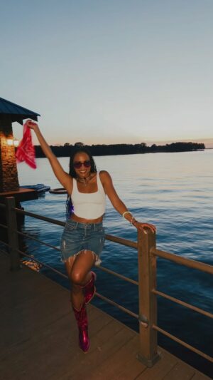 Rachel Lindsay Instagram - Definitely one of the hardest years of my life, but choosing to focus on grateful moments and carrying that energy into 2024. 💛