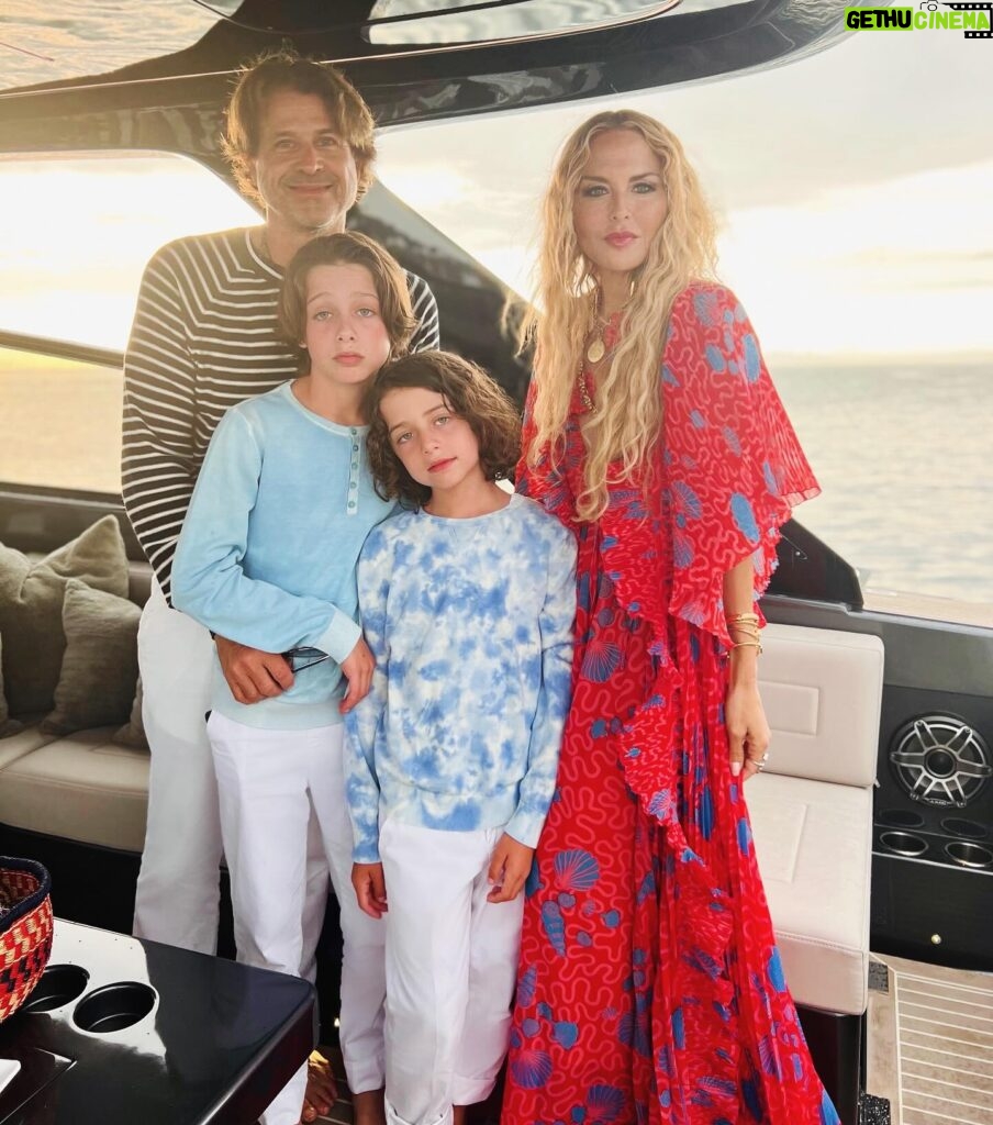 Rachel Zoe Instagram - Every minute of everyday I am more and more grateful for these three humans 🙏🏻❤️ They make my heart more full than I ever knew it could be. I know that holiday season can be challenging for so many and I hope that however you celebrate this holiday you can find gratitude in even the simplest things and the smallest of wins. I wish everyone a happy, healthy and safe #Thanksgiving filled with love.