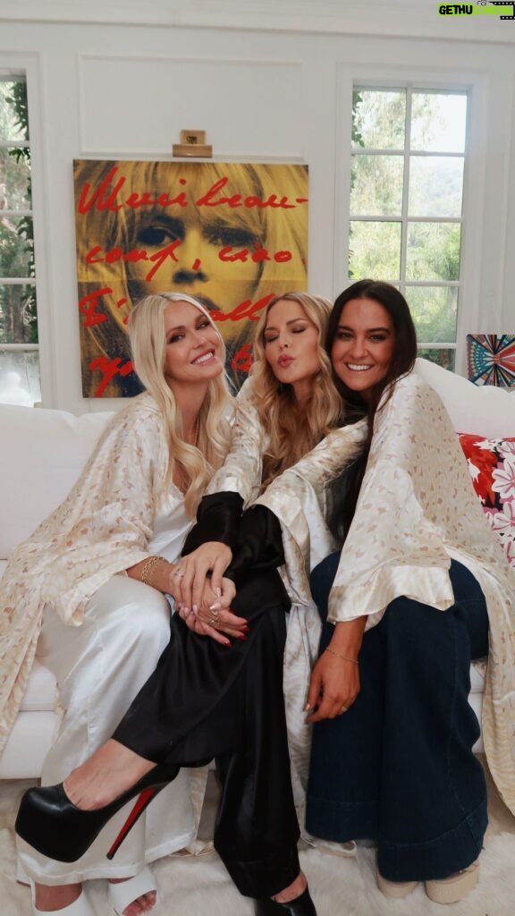 Rachel Zoe Instagram - Best friends turned business partners doesn’t always work but the dynamic duo of @cammymumu and @colognemumu from @showmeyourmumu show us how it’s done ✨ On @climbinginheelspod we are talking all about how these beautiful besties created their brand from a tiny idea living in an even tinier New York City apartment with one product into a California lifestyle brand true to themselves. I have known and loved Cammy and Cologne the last several years and they are what they preach and beyond inspiring working mothers with 5 kids between them. Listen how to live and manifest your dreams at the link in my bio! 🎤🎧 @cloud10 @iheartpodcast