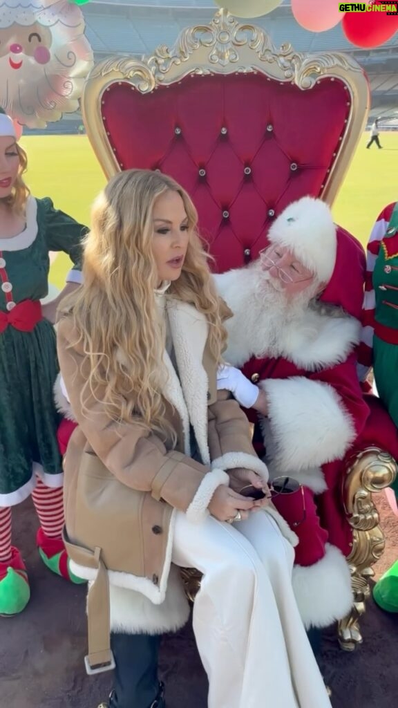 Rachel Zoe Instagram - Remembering my very demanding list of wishes I asked of Santa 🎅 this year..1. World peace ☮️ 2. For every child to be safe and healthy 3. For all children to be loved , have a warm place to sleep and of course have toys for Christmas 🎄. I then had the privilege of running the bases @dodgers stadium with the most beautiful @baby2baby children (yes in 6 inch heels)🙏🏻💚❤️ I believe in magic and miracles and this year more than ever we need both for all of our children of the world. Wishing you all a beautiful holiday filled with love ❤️