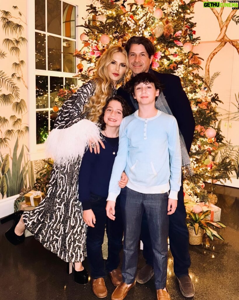 Rachel Zoe Instagram - Wishing you all a happy, healthy and most beautiful Christmas filled with love ❤️ 💚🎄