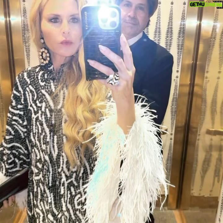 Rachel Zoe Instagram - Wishing you all a happy, healthy and most beautiful Christmas filled with love ❤️ 💚🎄