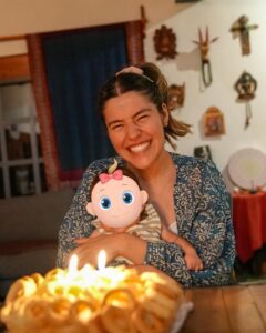 Rafa Polinesio Instagram - Feliz cumpleaños hermanita @ppteamlesslie sigue iluminando al mundo con tu luz!! Hoy tuvimos un cumpleaños tranquilo, cuando Alquimia pueda viajar vendrá un gran cumpleaños 🎂