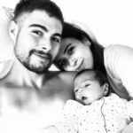 Rafael Vitti Instagram - Dia de celebrar as mamães da minha vida! Meus amores! Amo muito vocês. Clarinha tem muita sorte por que tem uma mãe criativa, brincalhona, muito carinhosa, que inventa historias, cria personagens, coreografias, que sabe fazer vozes e muitas caretas divertidas, que dá colo, que dá presente , que é uma super mulher maravilha, uma mamãe única!! Nós te amamos muito. E eu, tenho muita sorte de ter nascido de você , mãe. de ter sido criado por você, ter recebido todo esse amor e essa base que eu consigo agora passar pra frente pra Clara. Só sou o que sou por sua causa. Te amo ♥️