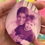 Rafael Vitti Instagram - Dia de celebrar as mamães da minha vida! Meus amores! Amo muito vocês. Clarinha tem muita sorte por que tem uma mãe criativa, brincalhona, muito carinhosa, que inventa historias, cria personagens, coreografias, que sabe fazer vozes e muitas caretas divertidas, que dá colo, que dá presente , que é uma super mulher maravilha, uma mamãe única!! Nós te amamos muito. E eu, tenho muita sorte de ter nascido de você , mãe. de ter sido criado por você, ter recebido todo esse amor e essa base que eu consigo agora passar pra frente pra Clara. Só sou o que sou por sua causa. Te amo ♥️
