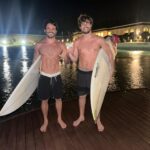 Rafael Vitti Instagram - Surf noturno em Sampa!! Pegar a marginal as 20h pra ir surfar foi no mínimo inusitado. Oportunidade de experimentar uma piscina de onda, ainda mais na ótima companhia do meu amigo @murilowiggers , foi pra guardar na memória essa experiência. 🙏🏽🤙🏽