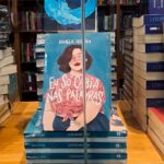 Rafaela Ferreira Instagram - Segundou e venho com boas notícias, galera! ✨ Ontem estava passeando pela Avenida Paulista com o @erikvesch e o que eu encontro?! Sim! Meu livro na vitrine de algumas livrarias! 😍✨ Tenho recebido muitas mensagens de vocês já recebendo o livro, então se você quer garantir o seu corre no link da Amazon que tá na minha bio ou vai até uma livraria mais próxima de você! Vai que já chegou aí também? 👀 Muito feliz em ver esse sonho se materializando e chegando até vocês. ❤️