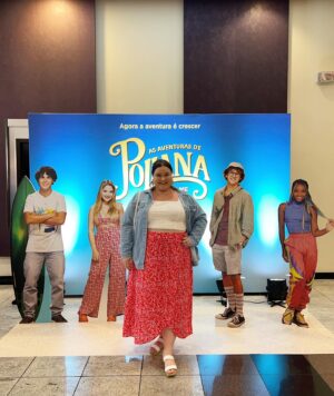 Rafaela Ferreira Instagram - Essa semana teve pré-estreia de #asaventurasdepolianaofilme e foi incrível!!! ✨

Dia 30 de Novembro chega aos cinemas, recomendo muito. Tá divertido, fofo e é muito gostoso ver o crescimento dessa galerinha. Tem humor, romance, ação. Uma delícia!!! ❤️
Assistam! 🎬

📸 @ramonfreitax @andysantanaoficial @agenciabrazilnews