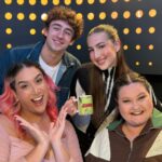 Rafaela Ferreira Instagram - E tem episódio novo de Azamigas com esses amores, que estava com saudade @luisabresser @enzokoficial 😍 O papo foi demais! Nós amamos a conversa, né @bryannanasck !? Tá lá no canal da @tvzyn no YouTube 👀 Ah! Tem no Spotify e na Sansung tv também! 😉 E está no amazon music, google podcasts e deezer.