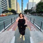 Rafaela Ferreira Instagram - Cheguei pra Tarde de Autógrafos de EU SÓ CABIA NAS PALAVRAS no @popplusbr ✨✨✨✨