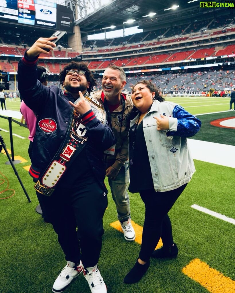 Raini Rodriguez Instagram - pulled up to the H❤️💙🤘🏽