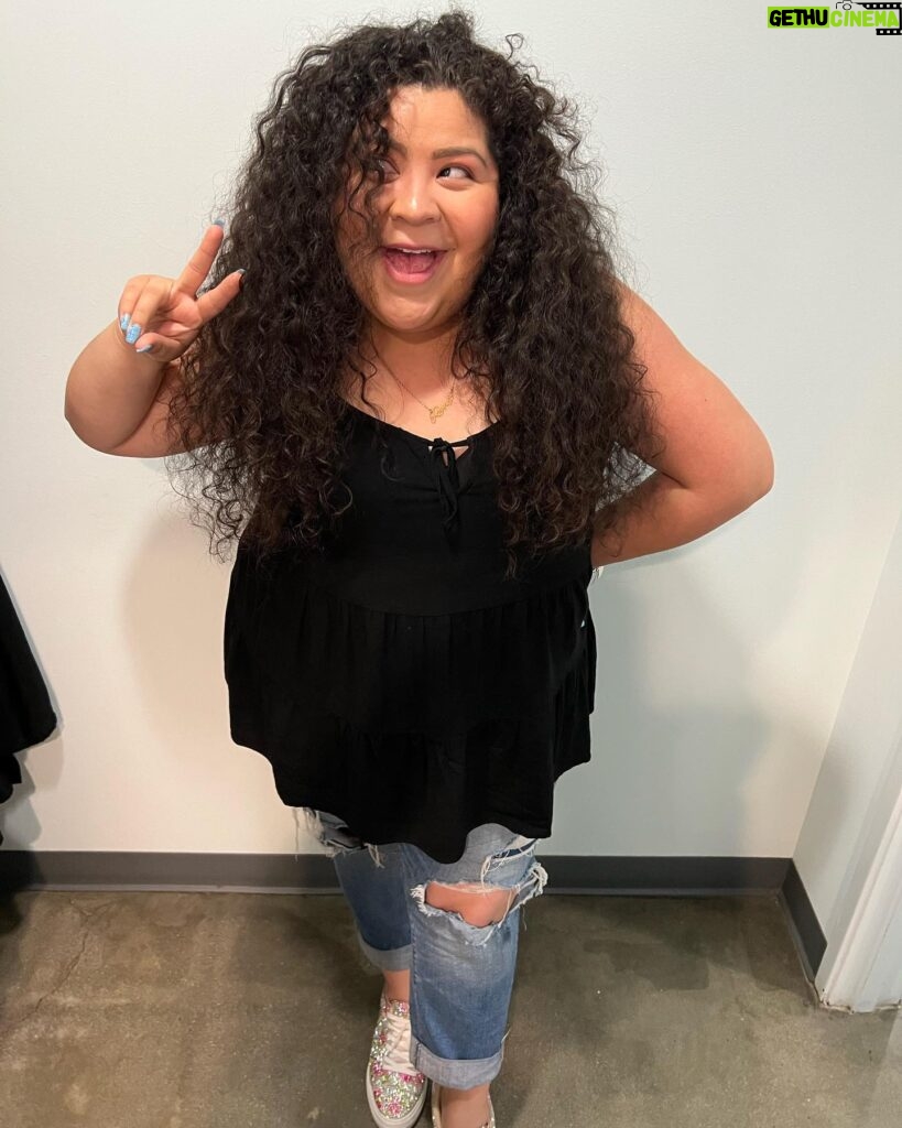 Raini Rodriguez Instagram - Life lately ✨💜🫶🏽😁