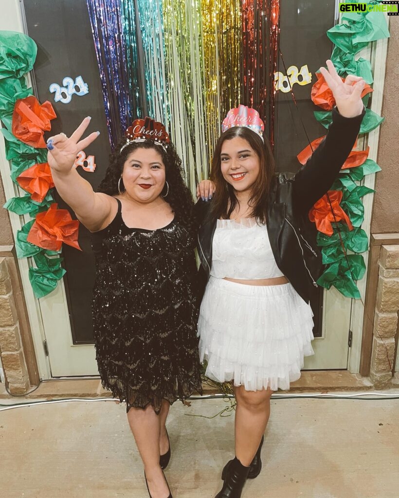 Raini Rodriguez Instagram - Welcome 2024, let’s hope those 12 grapes work some extra magic this year✨🥰🤩🥳