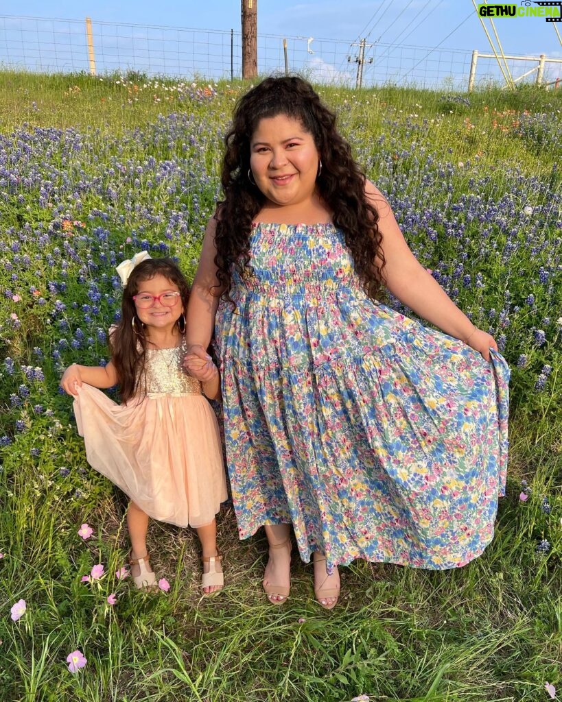 Raini Rodriguez Instagram - Happy 6th birthday to my niece/god daughter Bella aka my sparkle princess aka my mini me in every way✨May you continue shining like the star you are💜 I love you so so much🫶🏽 #RodriguezStrong
