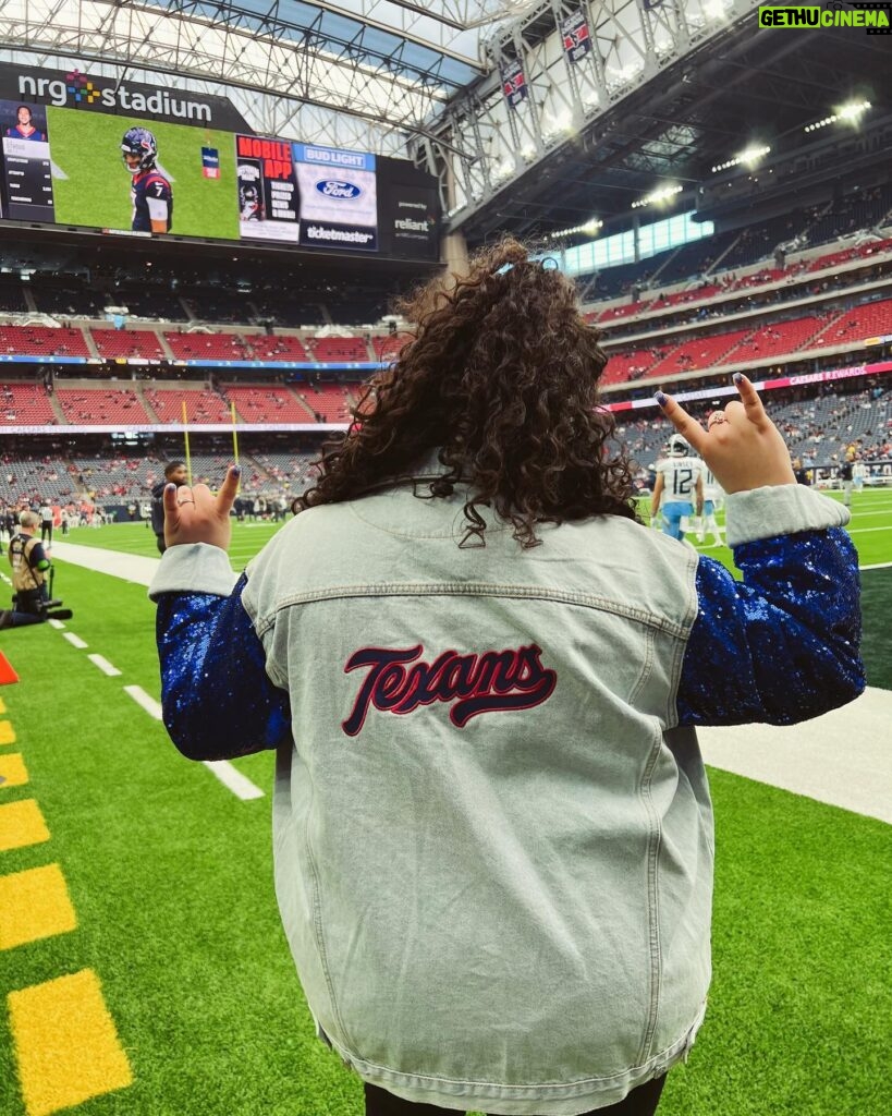 Raini Rodriguez Instagram - pulled up to the H❤️💙🤘🏽