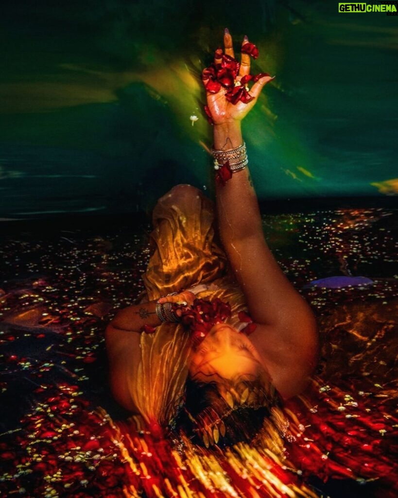 Raja Kumari Instagram - Gold … Water…. Flowers …. & the RAJAKUMARI …. Shoot diary … Styled by the super maddest and crazy @tryagaintoobad . . . . #colours #water #photoshoot #love #camera #music #artist #instagood #paintings #therajakumari #tejasnerurkarr