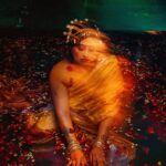 Raja Kumari Instagram – Gold … Water…. Flowers …. & the RAJAKUMARI ….

Shoot diary … 

Styled by the super maddest and crazy @tryagaintoobad 

.
.
.
.
#colours #water #photoshoot #love #camera #music #artist #instagood #paintings #therajakumari #tejasnerurkarr